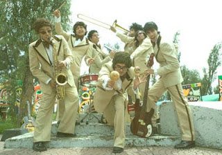 Los Estramboticos - Puro Macanazo 5 2010 resena puromacanazo losestramboticos1