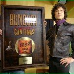 Recibe Bunbury Disco de Oro con Licenciado Cantinas 3 noticia 2011 bunbury discooro
