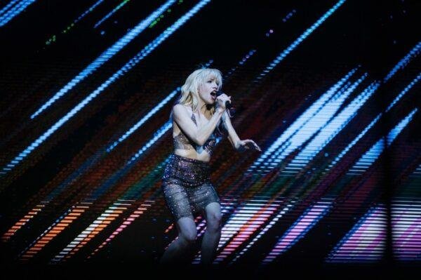 ph7j MadCool2022060722PacoPoyatoCarlyRaeJepsen002Large 1