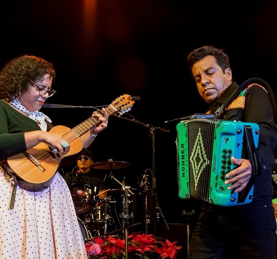 La Santa Cecilia llegará de nueva cuenta a la CDMX con su irresistible fusión musical 25 fb9e1ffa138137fa2816ae1236ce2a08